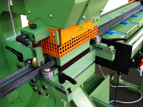 Hydraulic 1250 mit Stanzkassette für U-Profil